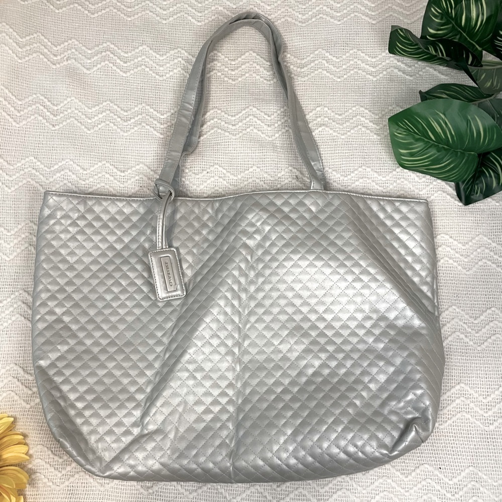 Bueno Silver Travel Tote with Makeup Bag